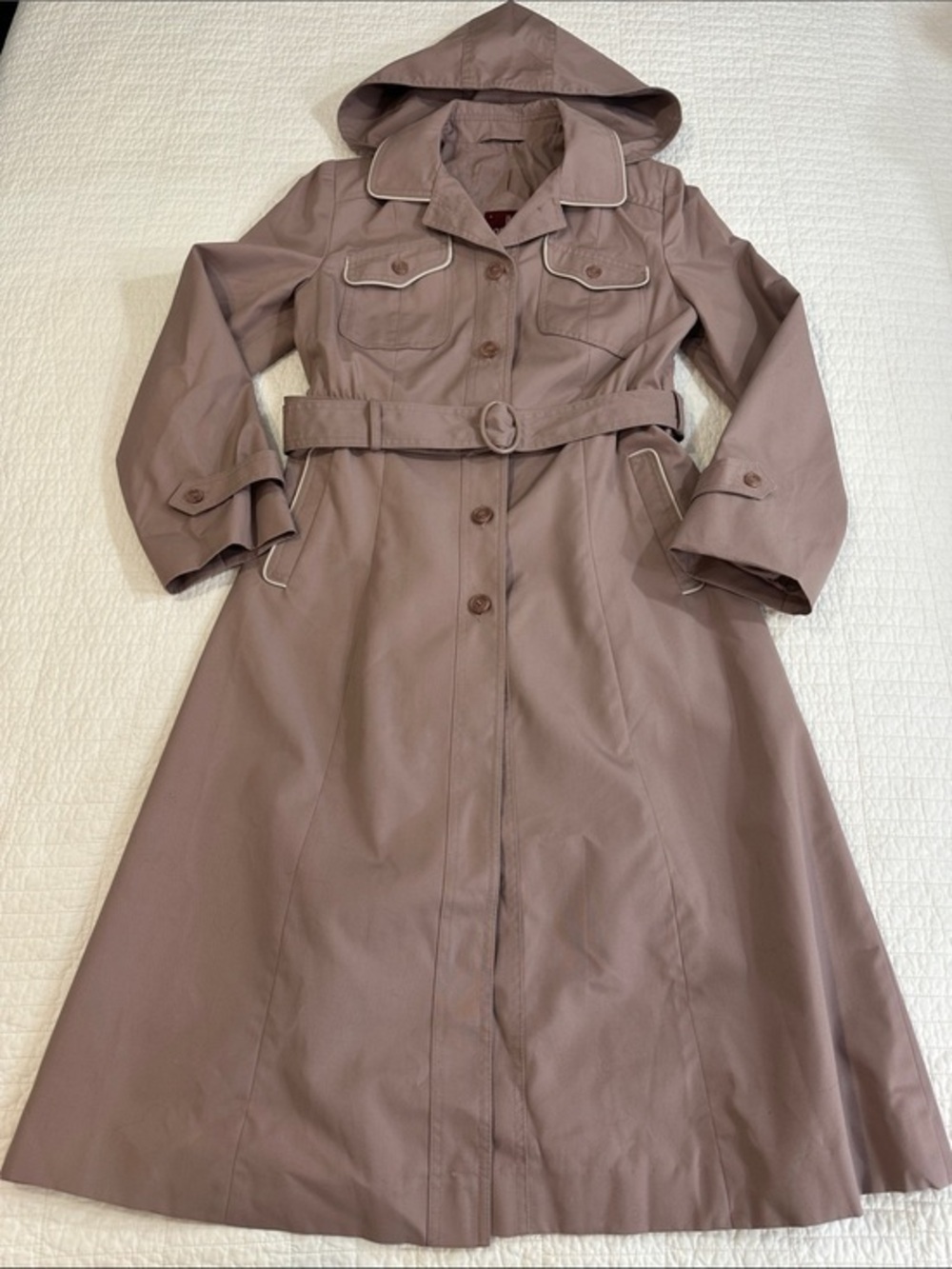 J Gallery Vintage Trench Coat Dusty Lavender fits like a medium